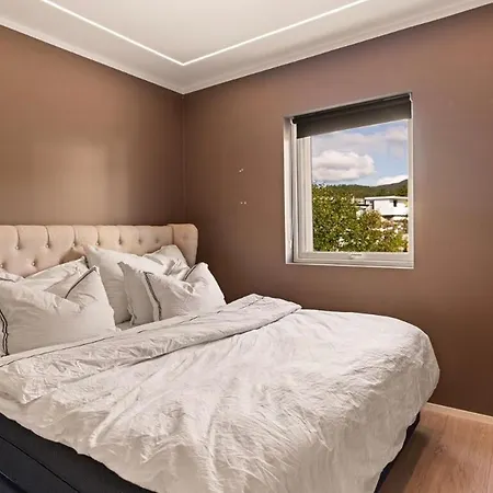 Lille Luxury Moderne Med Stor Uteplass, Utekjokken Og Pergola 別荘 ベルゲン