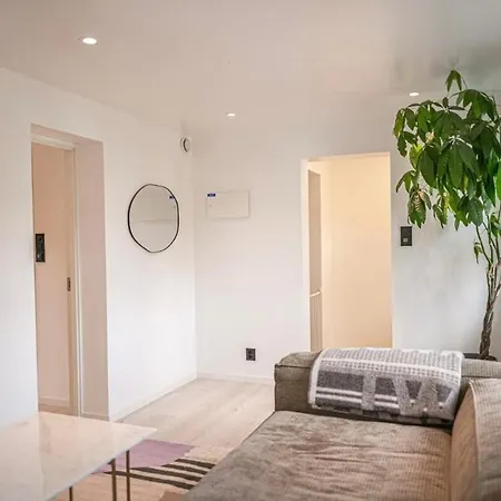 Feriehus Lille Luxury Moderne Med Stor Uteplass, Utekjokken Og Pergola Bergen