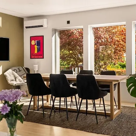 Lille Luxury Moderne Med Stor Uteplass, Utekjokken Og Pergola Μπέργκεν