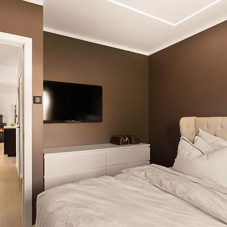 Σπίτι διακοπών Lille Luxury Moderne Med Stor Uteplass, Utekjokken Og Pergola