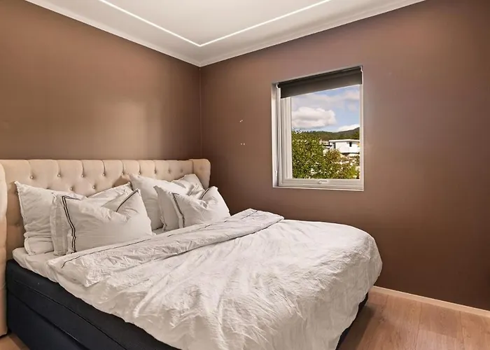 Lille Luxury Moderne Med Stor Uteplass, Utekjøkken Og Pergola Feriehus Bergen