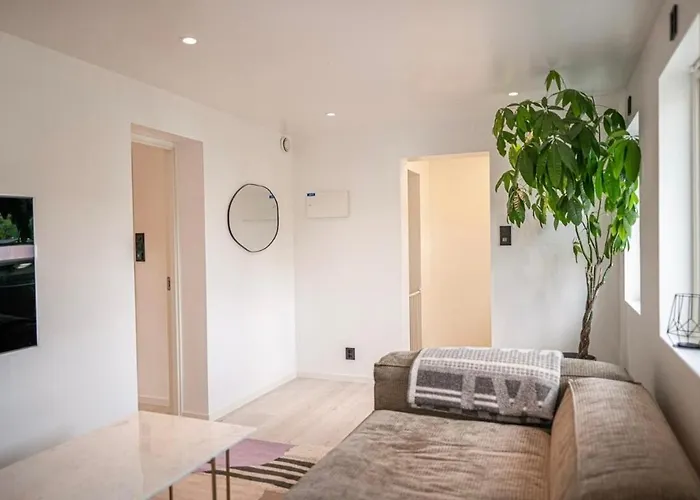 Дом отдыха Lille Luxury Moderne Med Stor Uteplass, Utekjokken Og Pergola Берген