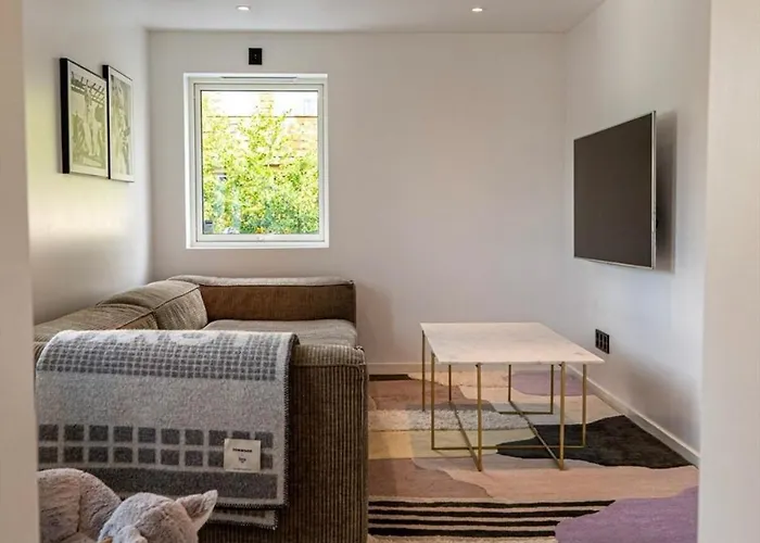 Lille Luxury Moderne Med Stor Uteplass, Utekjokken Og Pergola Bergen