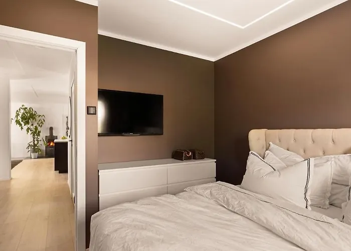 Casa vacanze Lille Luxury Moderne Med Stor Uteplass, Utekjokken Og Pergola