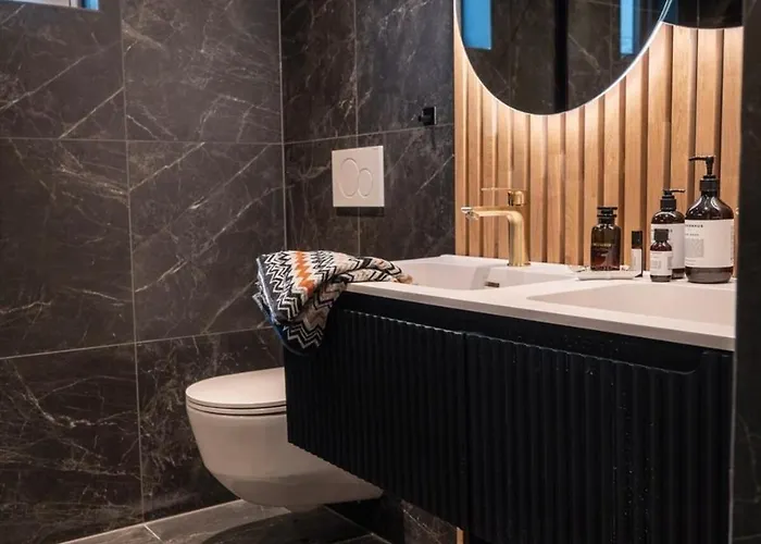 Lille Luxury Moderne Med Stor Uteplass, Utekjokken Og Pergola