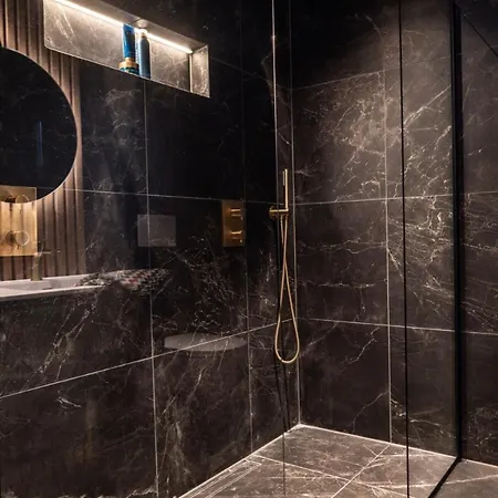 Lille Luxury Moderne Med Stor Uteplass, Utekjokken Og Pergola Nyaraló