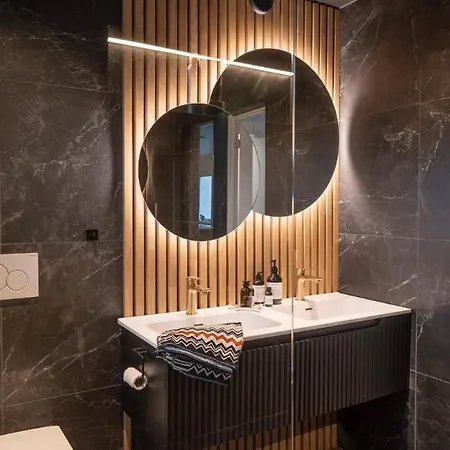 Nyaraló Lille Luxury Moderne Med Stor Uteplass, Utekjokken Og Pergola